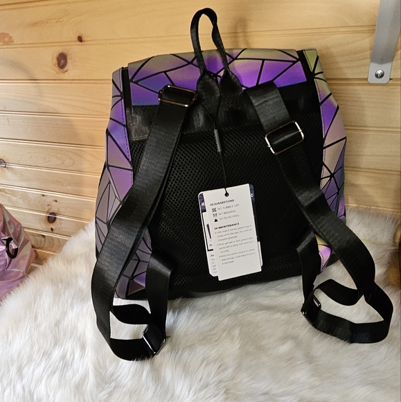 Irridescent backpack color changes in different lights & angles - Picture 4 of 6